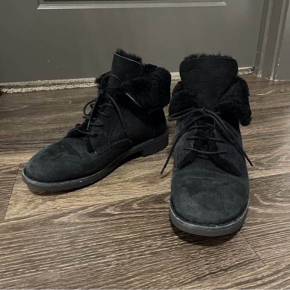 UGG Quincy Black Lace Up Boots - Picture 8 of 8